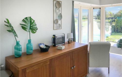 Stunning Home In Rk W/ 2 Bedrooms