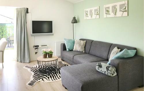 Stunning Home In Rk W/ 2 Bedrooms