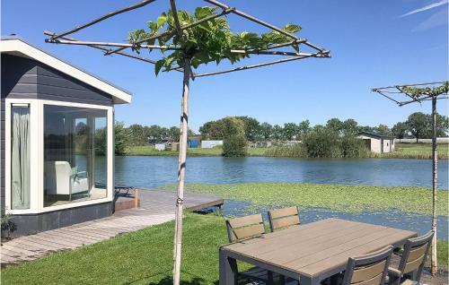 Stunning Home In Rk W/ 2 Bedrooms