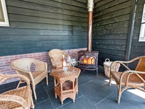 Enticing Holiday Home In Nieuwleusen With Garden