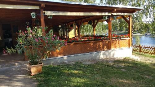 Hostal Amstel Hatty� Fogad� �s Amstel Cafe & Restaurant
