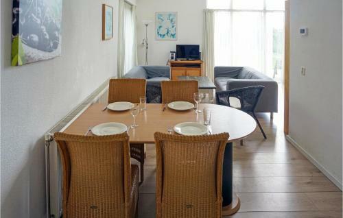 Three-bedroom Holiday Home In Tzummarum
