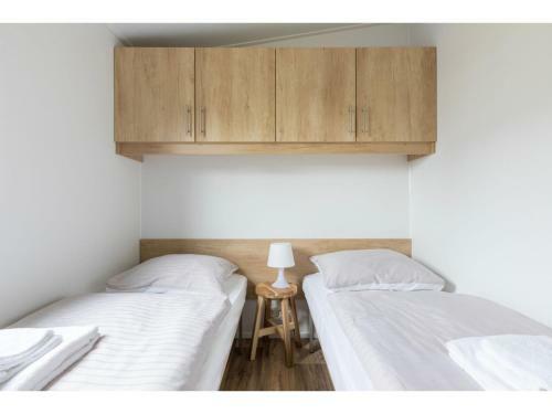 Cozy Chalet At Holiday Park Fort Den Haak