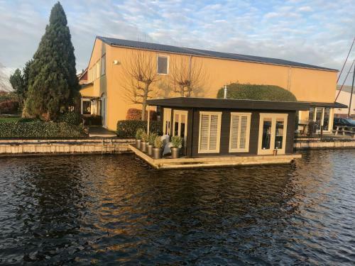 Luxe Houseboat Woonark Woonboot