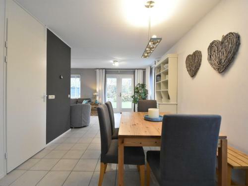 Quaint Holiday Home In Zonnemaire With Roofed Terrace