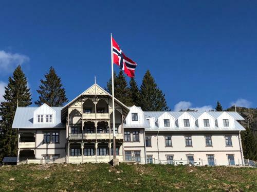 Hotel Eikerapen Gjesteg�rd (�seral)