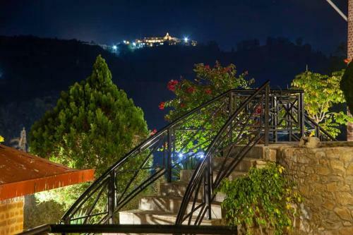 Hotel Himalaya Queen Bee Resort