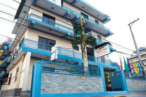 Hotel Middle Point