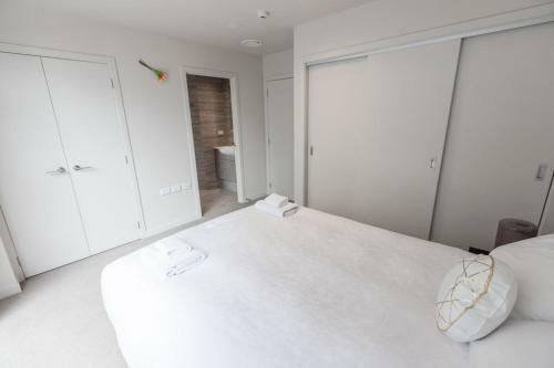 Large Four Bdr Apartment - Walk To Mallstadium