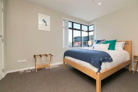 Five Star City Townhouse With A Carpark!