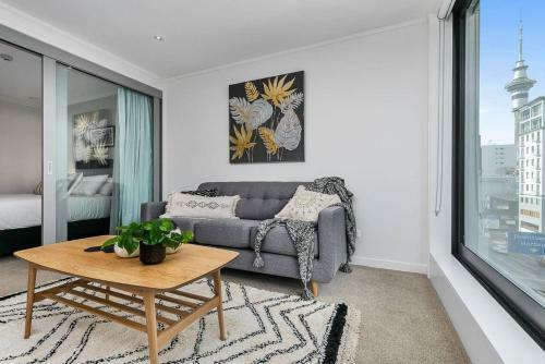 Beautifully Modern Brand New Central Apartment