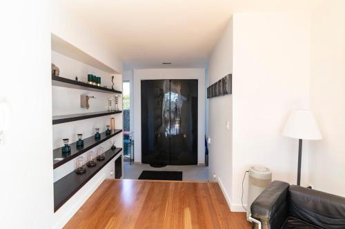 Designer Three Bedroom Home With Harbour Views