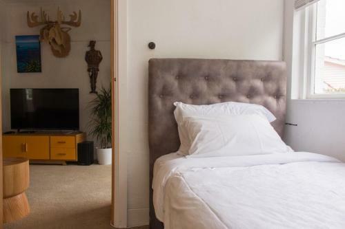 Stylish 2 Bed Art Deco Apartment Herne Bay