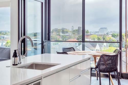 Apartamento Takapuna Contemporary 2br W/ Carpark