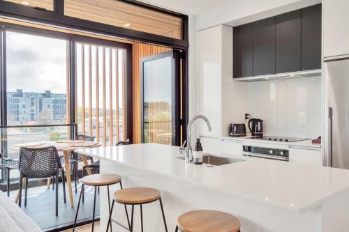 Apartamento Takapuna Contemporary 2br W/ Carpark