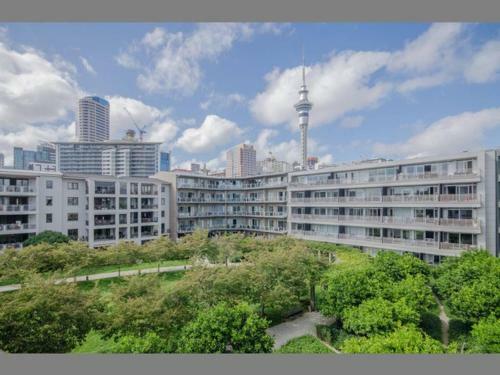 Apartamento Spacious Apt W/harbour View, Free Parking & Pool!