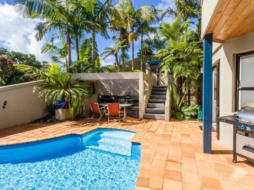 Beachside Holiday - Castor Bay Holiday Apartment