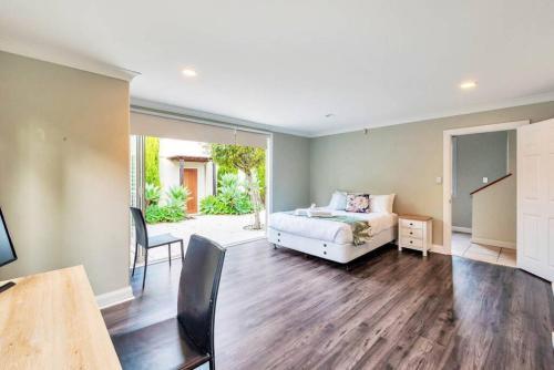 Spacious Home With Bbq And Near Beaches - Sleeps 9