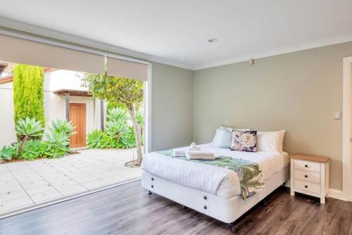 Spacious Home With Bbq And Near Beaches - Sleeps 9