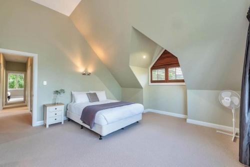 Spacious Home With Bbq And Near Beaches - Sleeps 9