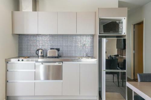 Spacious 2 Bedroom Apartment At Auckland Cbd