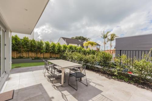 Spacious High Spec Executive Home Garage!