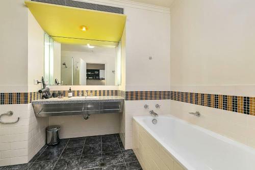 Stunning Apartment With Pool, Gym And Spa Access!