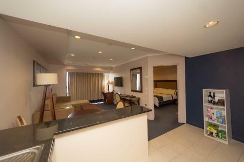 Fabulous 1br Apartment In The Spencer On Byron Hotel