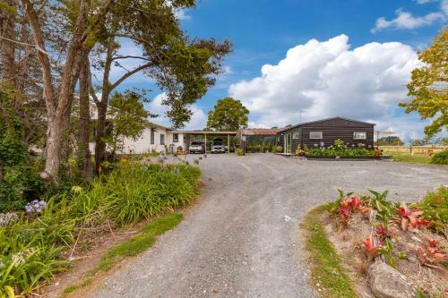 Ten 37 - Matakana Holiday Home