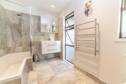 Charming On Cheltenham - Hanmer Springs Holiday Home