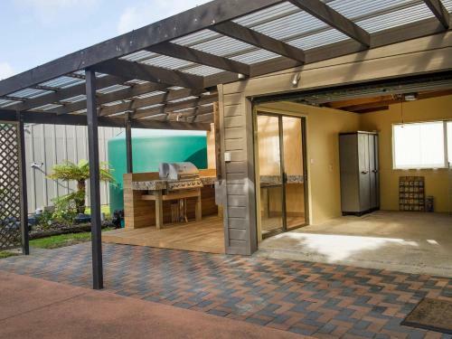 Beachside Beauty - Kuaotunu Holiday Home