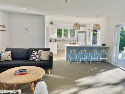 Magnolia Cottage - Kuaotunu Holiday Home