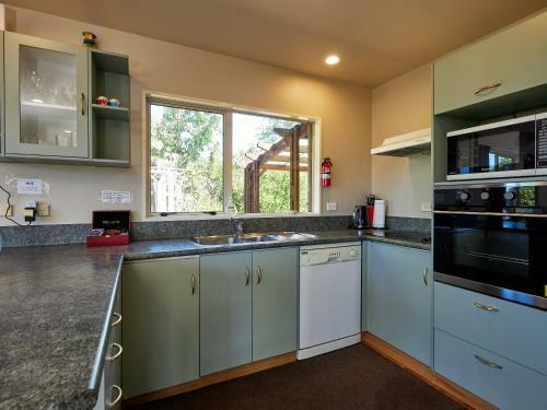 Protea House - Kaikoura Holiday Home