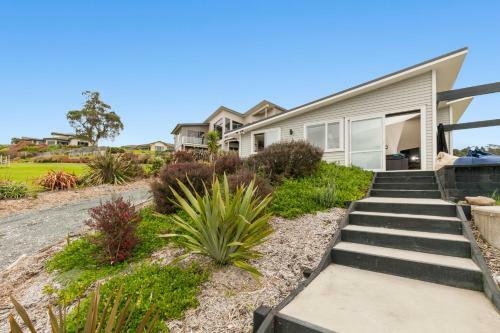 Relax - Leigh Holiday Home