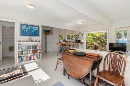 Rustic Reset Off The Grid - Matheson Bay Holiday Home