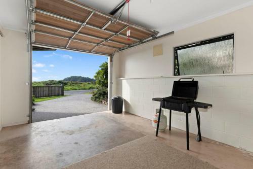 Spectacular Woolleys Bay - Matapouri Holiday Home