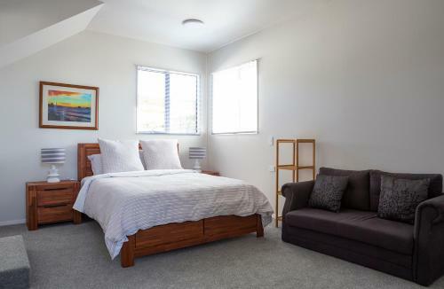 Sunny Ark Apartment
