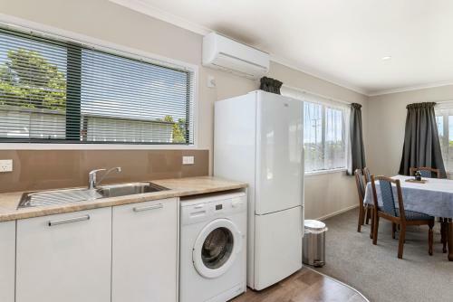 Sunrise Getaway - Rotorua Holiday Home
