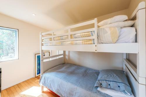Alison's Place - Onetangi Holiday Home