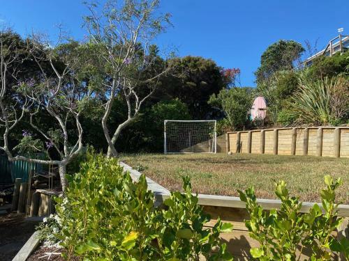 Rocky Bay Luxury Escape - Waiheke Holiday Home