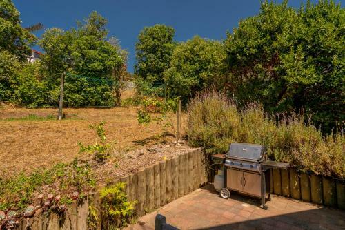 Sunshine Grove Retreat - Onemana Holiday Home
