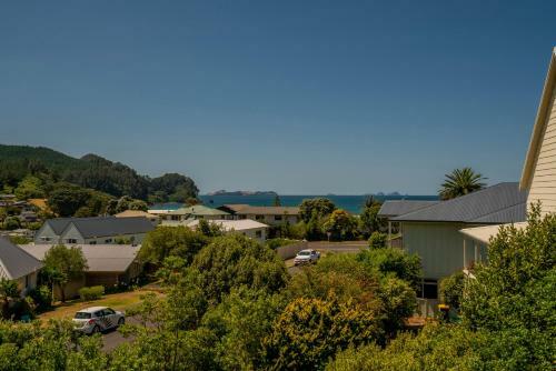 Sunshine Grove Retreat - Onemana Holiday Home