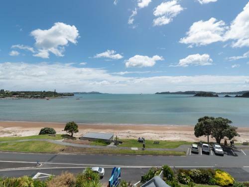 Heavenly View - Waterfront Paihia Apartment