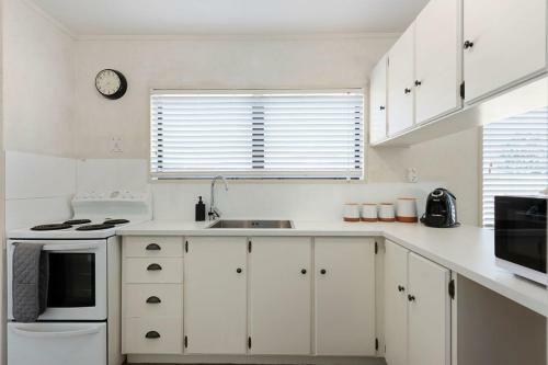 Coastal Cottage - Papamoa Holiday Home