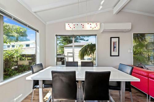 Range Beach Retreat - Papamoa Holiday Home