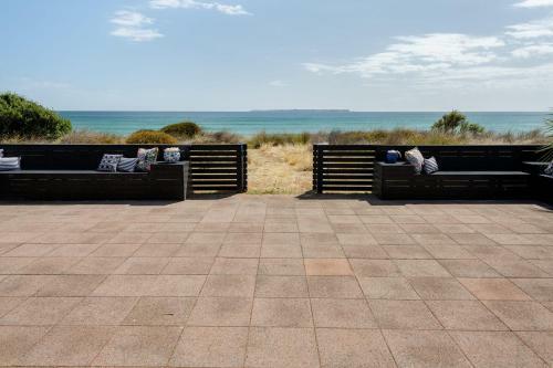 Absolute Beachfront On Peaceful Karewa Parade