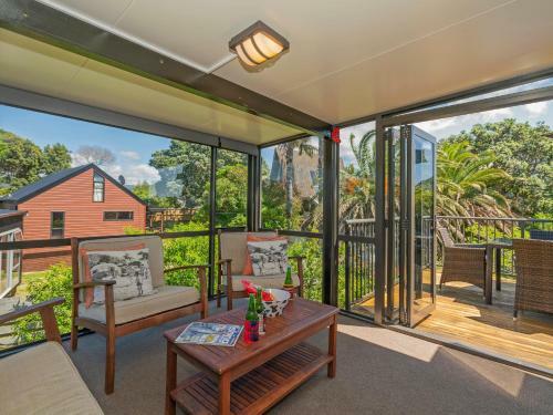 Bach On Boulevard - Pauanui Holiday Home