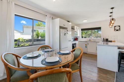 Papamoa Beach Pad - Papamoa Holiday Home