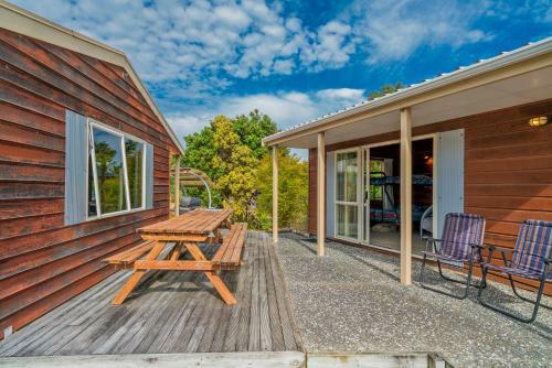 Twin Harbour Hub - Pauanui Holiday Home