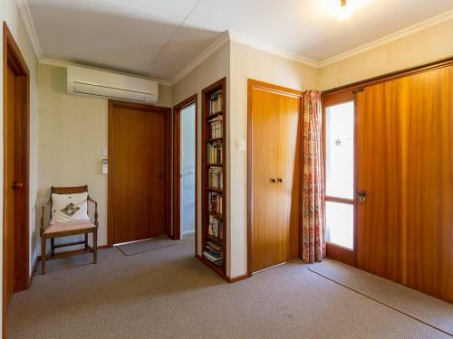 Eely Point Escape - Wanaka Holiday Home
